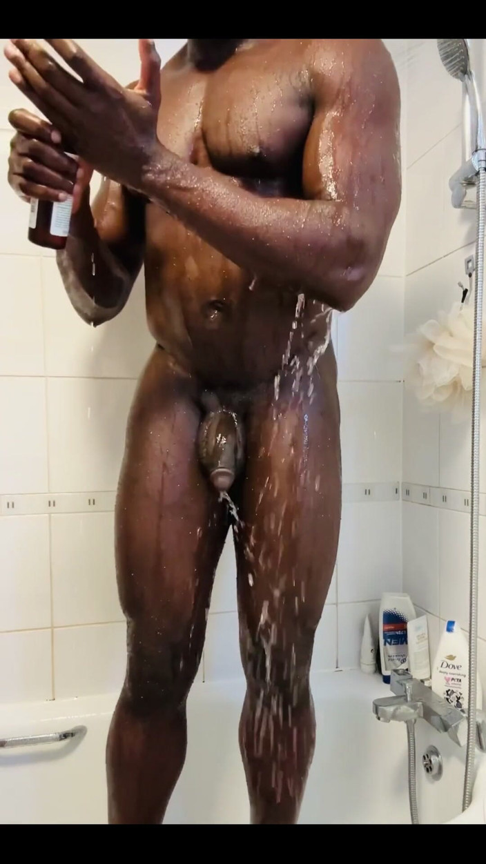 Afro Black XXX: शावर का समय आज। अप्रकाशित।