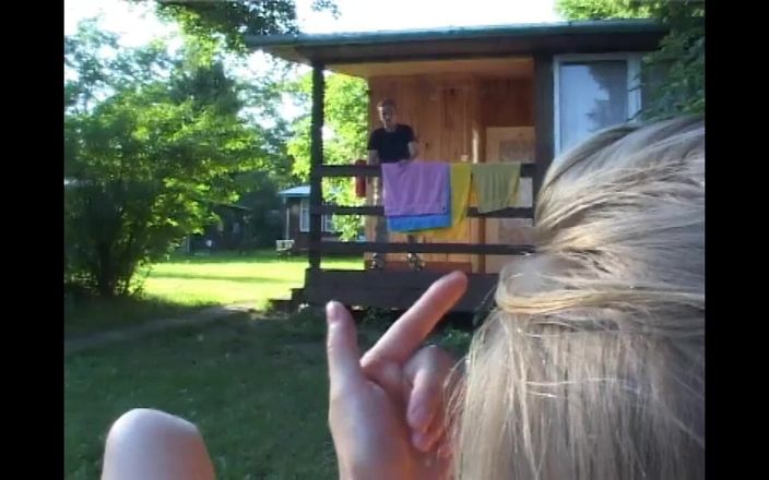 Forte Porno: Bonita magrinha milf com peitos pequenos, bunda fodida e porra...