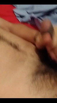Garçon sexy au lit