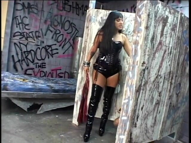 Sex Karma: Leather woman asserts control over a wimpy man