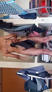 In questo io anche Io stesso e mostgo il mio corpo nudo