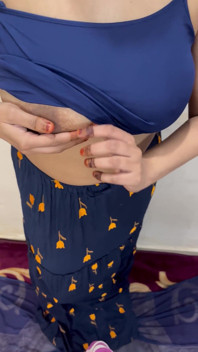 Cette bhabhi indienne aime ma bite et demande à la baiser