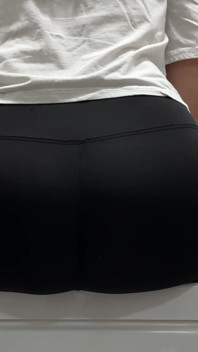 Teste de som peido enlouquecido: diferentes superfícies nuas + leggings