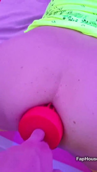 UV Glow trojka s femdom pegging a kouřením velkého ptáka