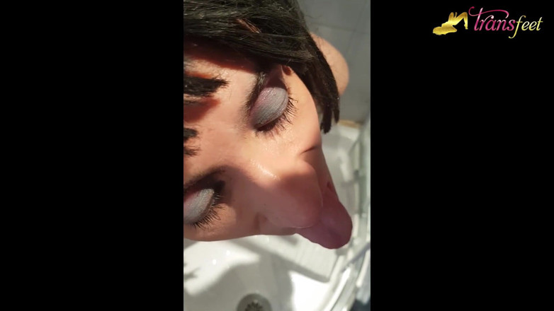 Trans and Cross-Dressers Feet: Tranny Helena likes to someone piss in her mouth