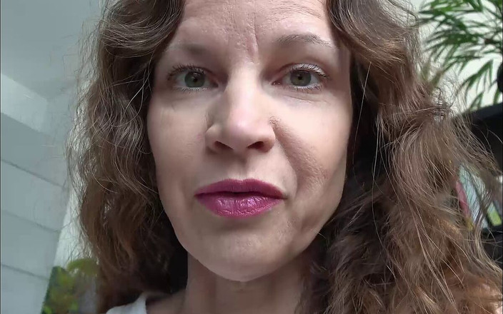 Annika Rose: Посмотри на меня под юбкой