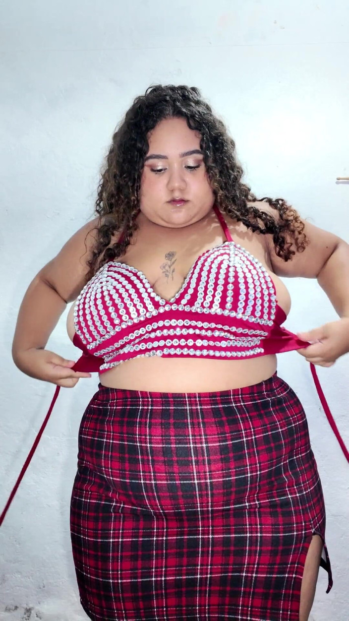 Pamela Panda: Przymierzając nowe ubrania przed moim chłopakiem.