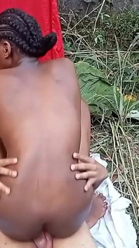 Quente Anambra recém-esposa com peitos pequenos fodida por Jujuman