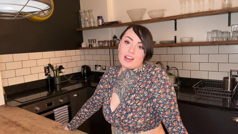 Miss Valentina: Profesoară amenință -fantezie