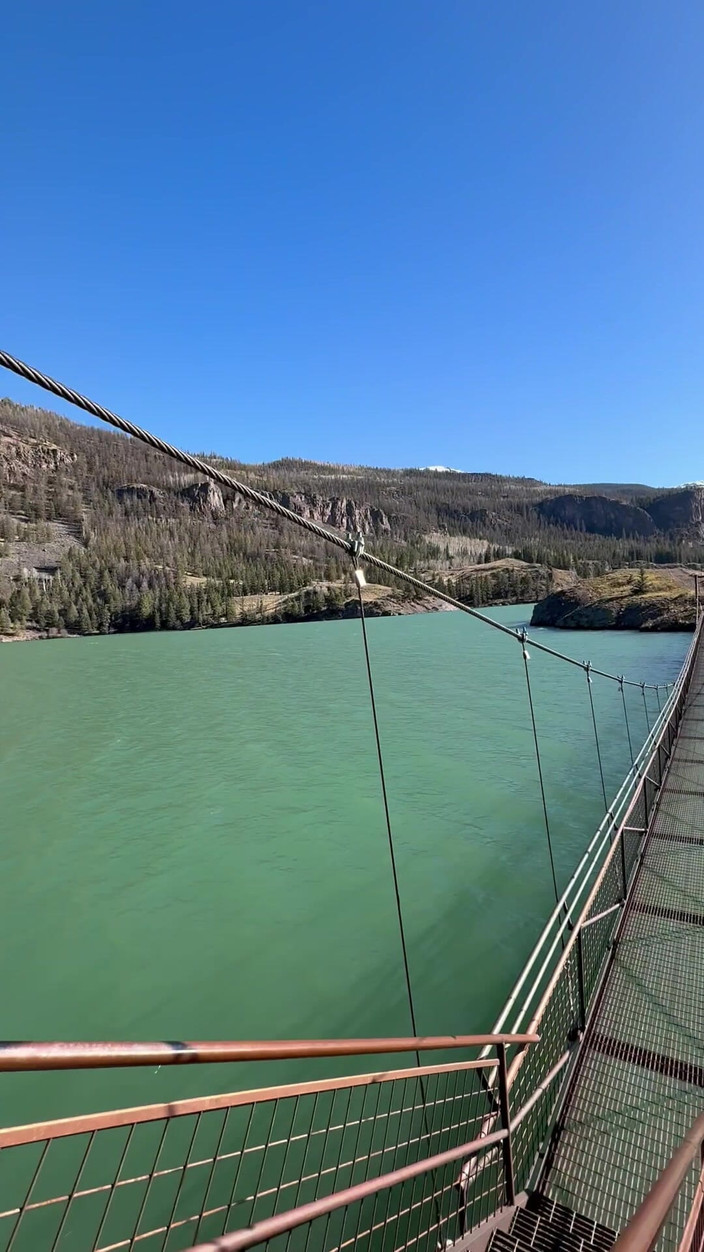 Dahlia Wolf: Фут фетиш, переправа на мосту на відкритому повітрі