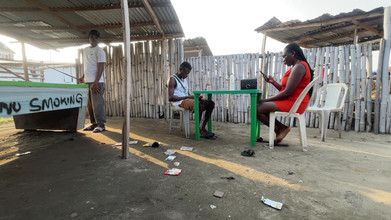 Creamyshuga: Teman wanitanya sedang mencari lelaki lain yang mengongkeknya dengan begitu...