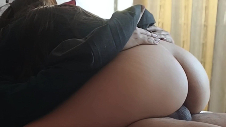 Astrid Cute: Sie Schwänzt Ihren Unterricht, Um Vom Freund Ihrer Besten Freundin...