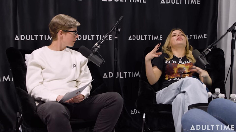 Adult Time Podcast: Gizelle Blanco &amp; Anna Claire Clouds Pheromones, cắt kéo, &amp; bụi rậm |...