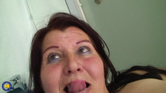 Mature NL: Maria jen ráda nám ukazuje své velké kozy a její šťavnatou...