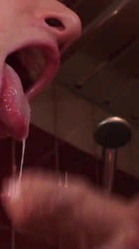 Exclusive video Bareback: Sexy gay boys in bathtub enjoy squirting cum