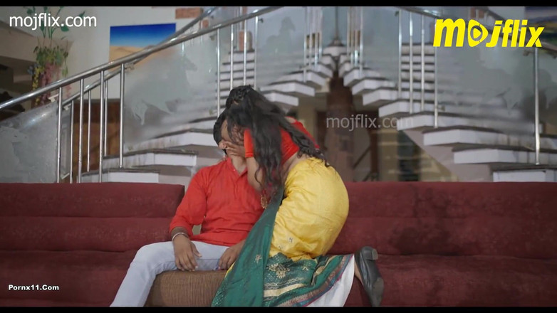 Indian chut studio: Hintli yeni evli karı koca evde romantik seks yapıyor