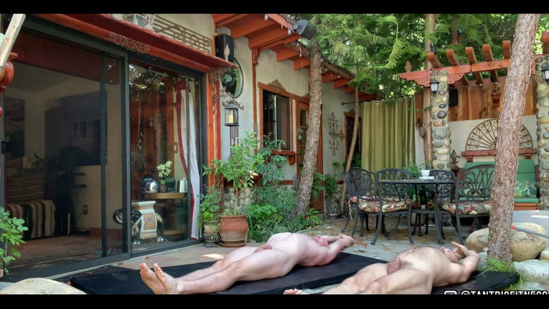 Tantric Fitness: Allenamento di pilato nudo!
