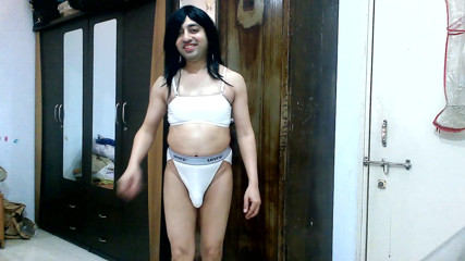 Cute & Nude Crossdresser: Dulce mariquita crossdresser femboy dulce piruleta disfrutando del juego.