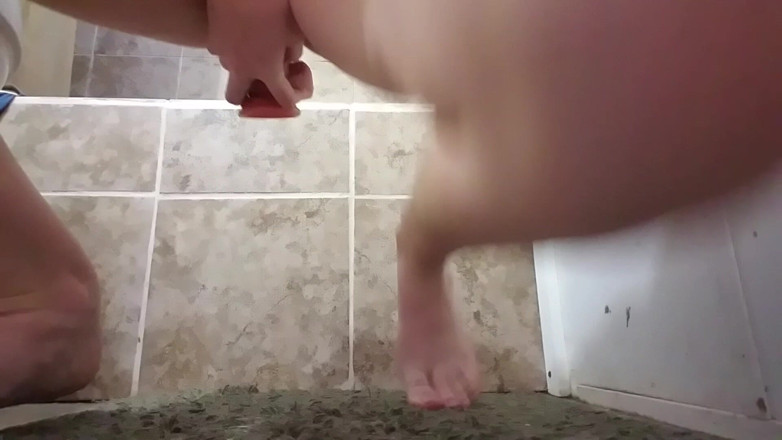 Brooke Dillinger: ディルドを抱きながら