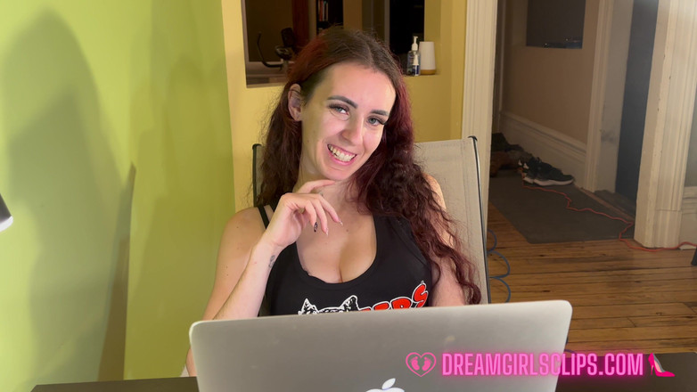 Dreamgirls Clips: Bella's After Work Interview como Hooters Girl - (dreamgirls in Socks)