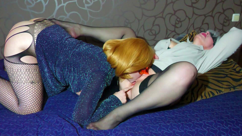 Natali-Alisa: Lesbianas calientes y lluvia dorada en la boca de un...