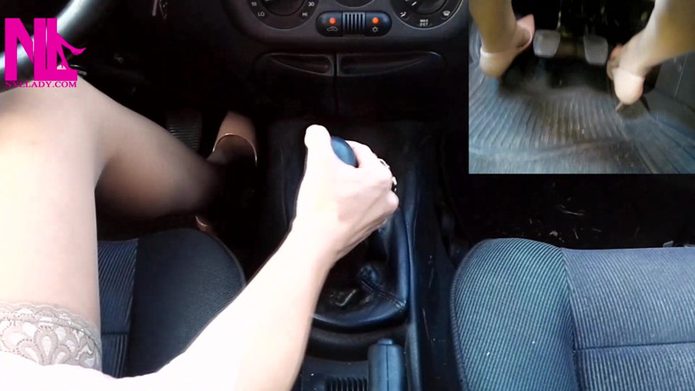 Nyllady: Sinnliches fahren in nackten Gianvito Rossis pumps und handjobbing der...