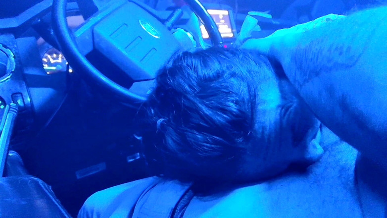 VinnyMacNDelilah: 口交在我的卡车里射在嘴里