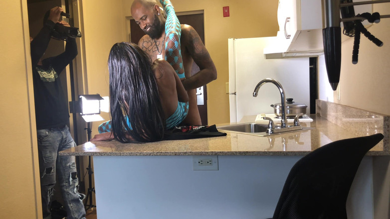 Shaundam: 大火晚餐中的 Bts