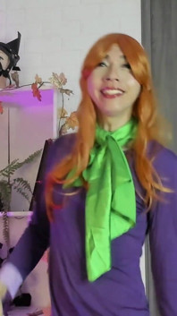 Cosplay Puv Daphne Burp Challenge with Scooby Taser