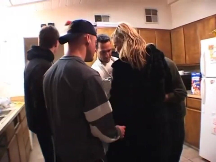 American Idol X: Bionda piccola doppia penetrazione culo cazzo trio... Sborra in bocca