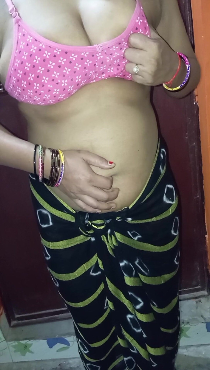 Manjushukla: La più bella ragazza calda mostra la sua figa da...