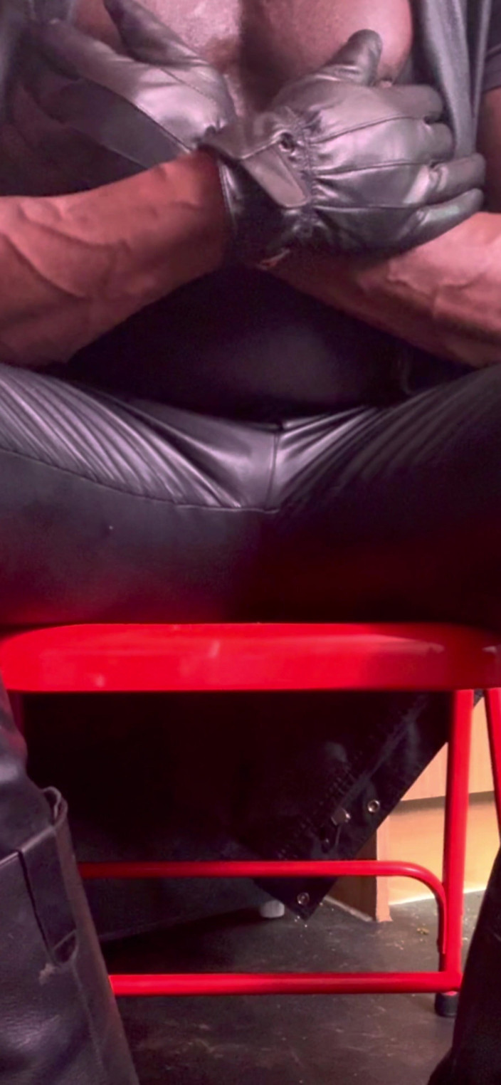 Black butt muscle: Sigara Içen Fetiş Titpump Ve Oyun