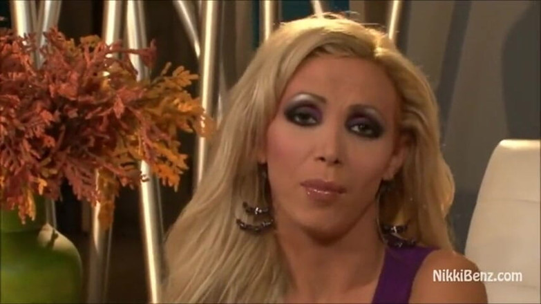 Nikki Benz: Nikki Benz хочет кончу на ее сиськи