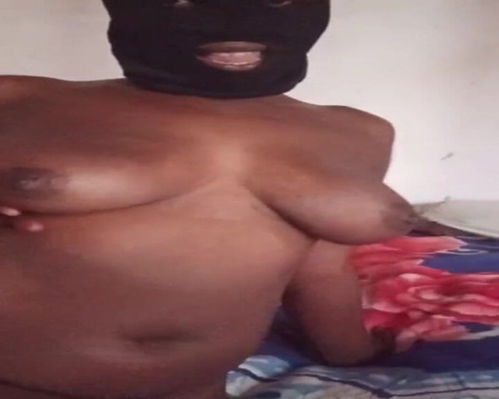 Yansh Fans: Diminuta pequeña bailando y mastubándose