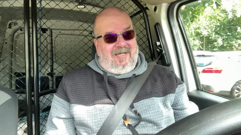 Buxte extreme: Driving a Car with a Ball in Your Ass