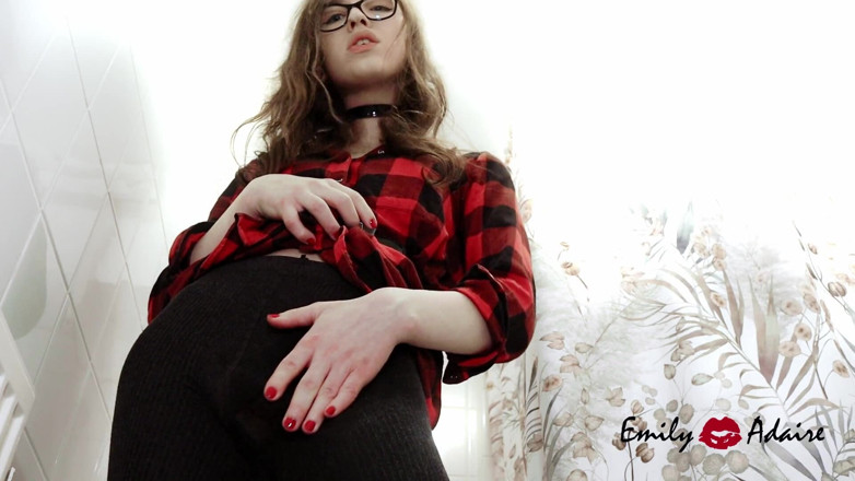 Emily Adaire: Mírame, cómo me oro en mis medias para ti y...