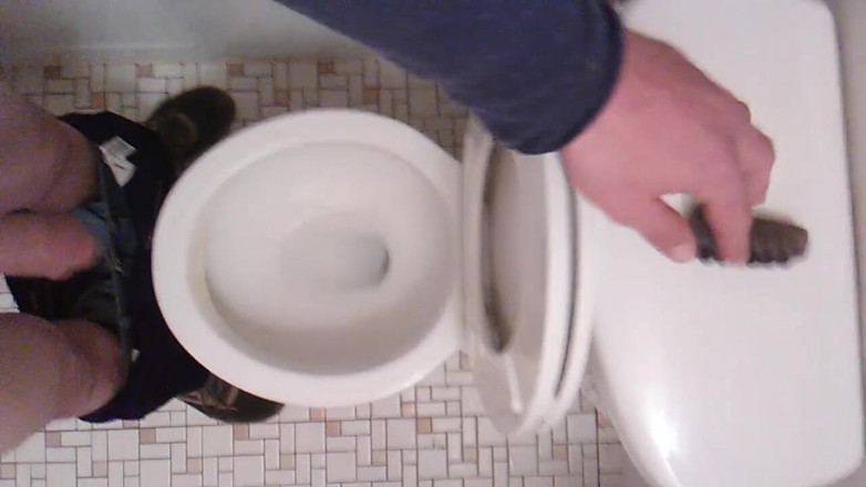 LilTaste: Gioco con il mio sexsleeve nel mio bagno