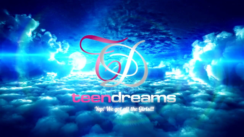 Teen Dreams: Asandra Dewy roztáhne a prstí její těsnou kundičku