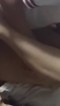 Le ragazze del college sono tali puttane, la mia compagna di classe si lascia scopare in cambio di copiare i suoi compiti