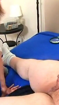 Kozatá Leha saje a šuká svého ubohého drobného ptáka