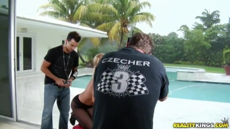 MILF Hunter: Milf hunter - cewek-cewek nakal ini ngentot seminggu sekali tapi katie...
