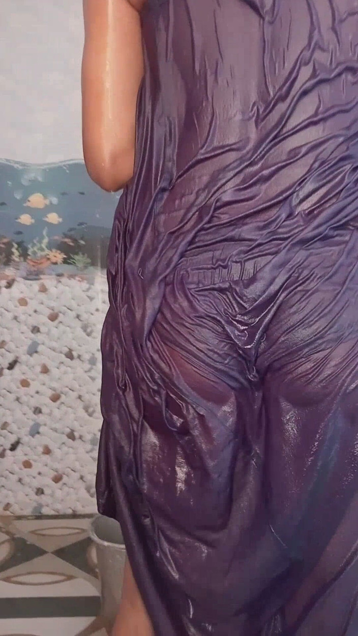 Ankurpriya000: Noul videoclip cu baie din Priya în petticoat - baie fierbinte