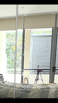 E telah saya melayannya dengan keras