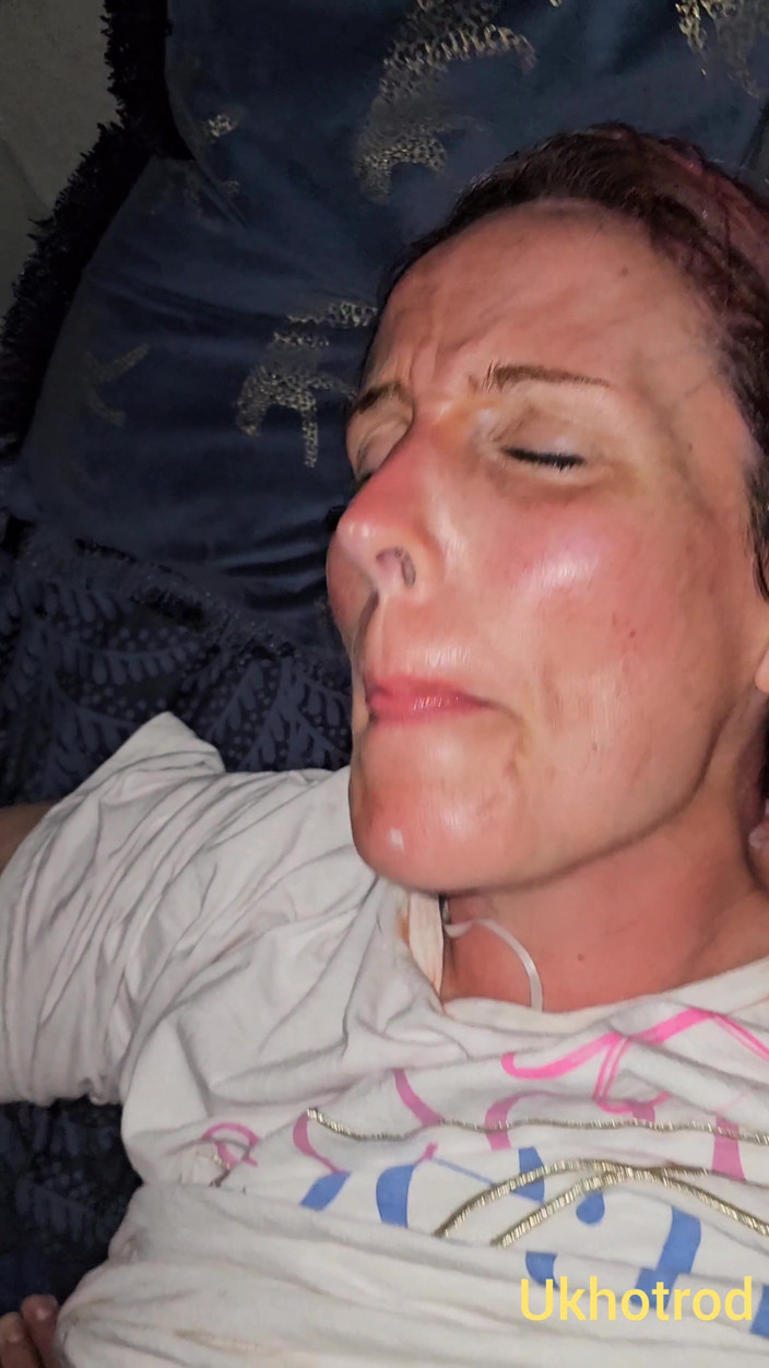 UK Hotrod: Barbacka anal creampie på vokal stönande fru