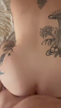 Real anal sextape com uma puta gótica e gozada interna anal parte 2