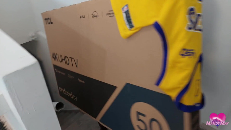 Mandy May Xtuber: Anální sex a stříkání, aby získala novou televizi