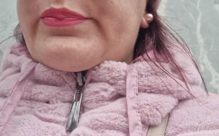 Nicoletta Embassi: Kompilasi cewek seksi ini lagi kencing sambil bugil di toko-toko...