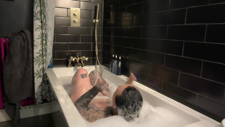 Miss Valentina: Відійди до цього невдахи