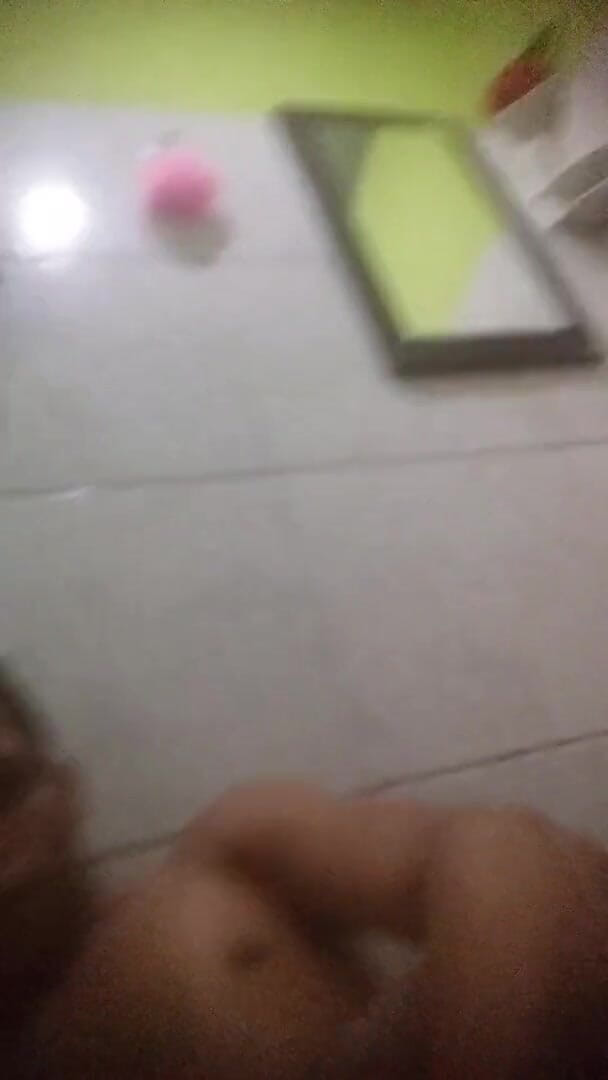 Digital independence: Si mungil fingering pantat dan ngocok kontol