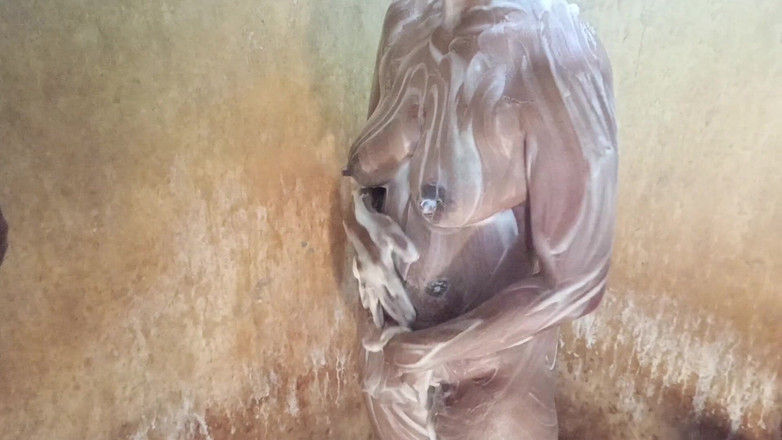 Rania: Fă un duș cu mine, draga mea